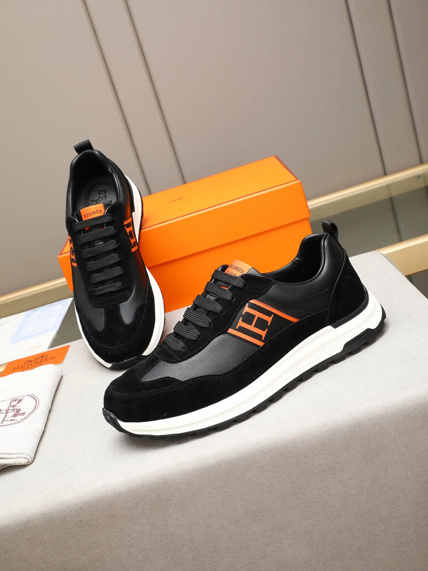 📛📛📛Men's shoes💰P420 (Hermes)🆕Men's color-blocked sneakers, with textured calfskin details. Spliced ​​with original cowhide, this shoe draws inspiration from the equestrian world, integrating technical details and practical functions. Breathable sheep lining, original combination outsole, high-end quality, and every detail is perfectly combined! Size: 38-44 (45 can be customized)